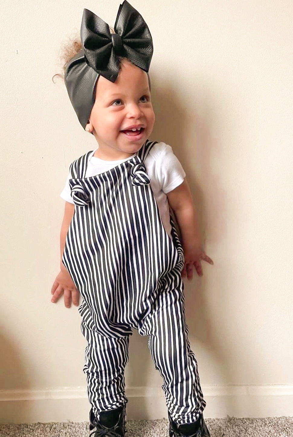 Traditonal Bows - Pleather Black & White - Ev's Bowtique Shop